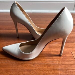 Authentic Gianvito Rossi white pumps